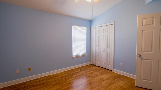 Building Photo - 3292 Emerson Ln