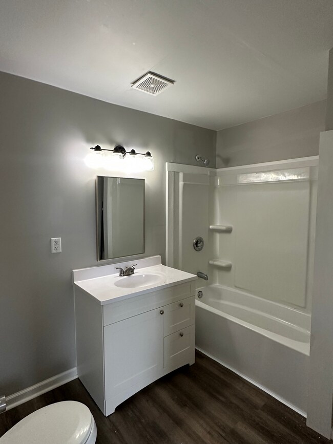 Building Photo - 603