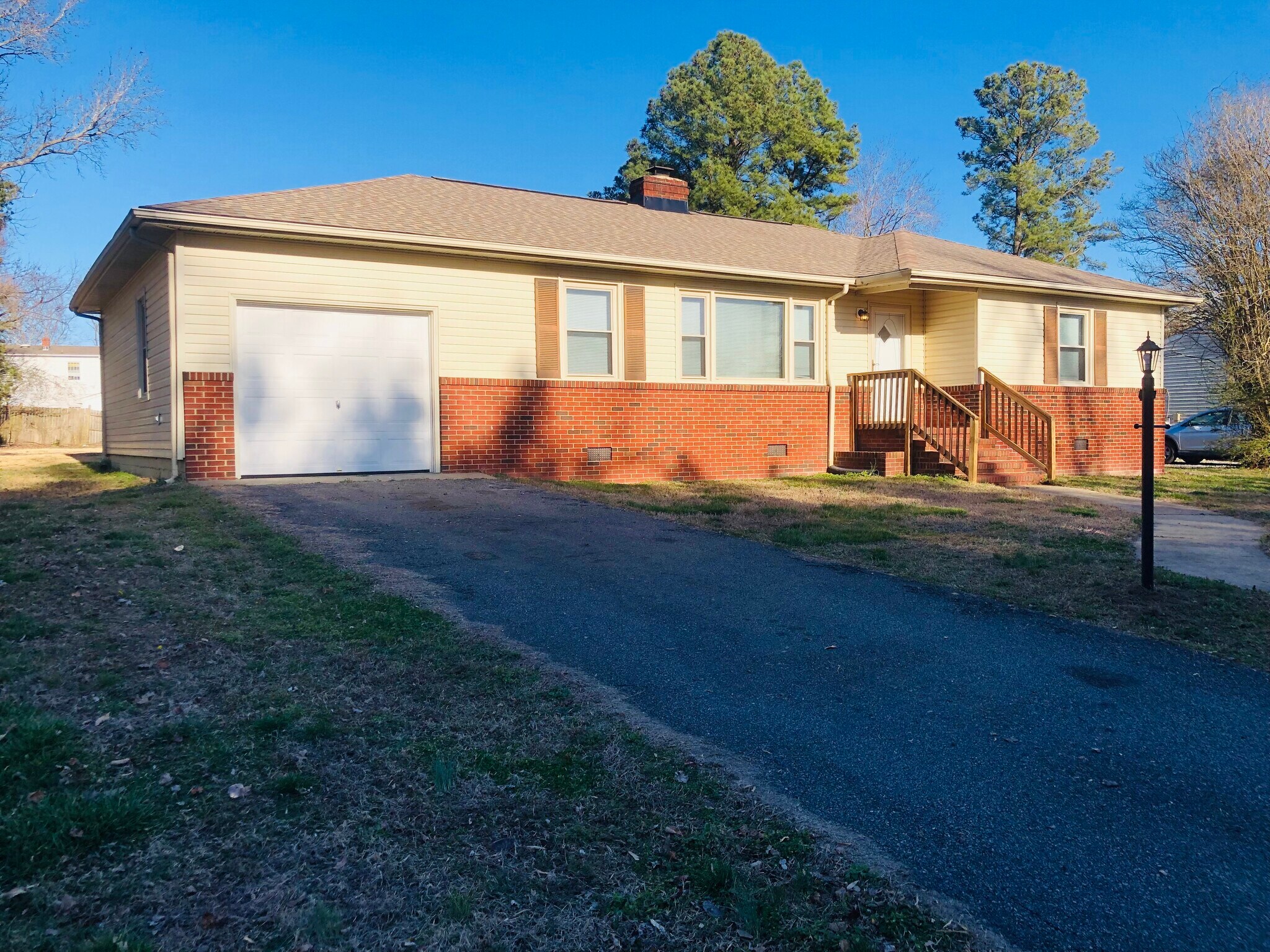 Building Photo - 1509 Peachtree Dr