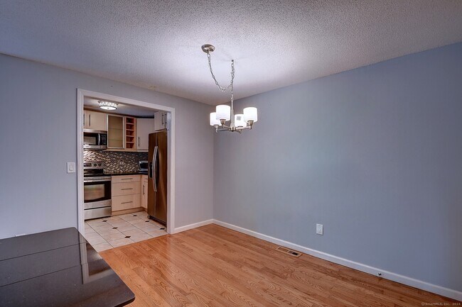 Building Photo - 28 Dutton Pl Way