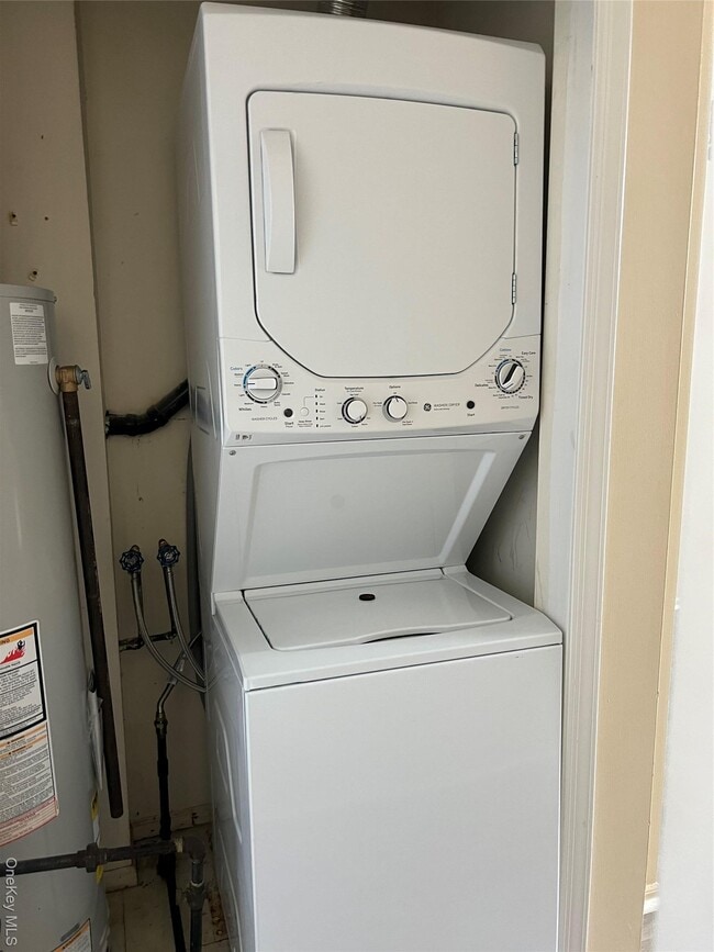 Building Photo - 21 Village Ml