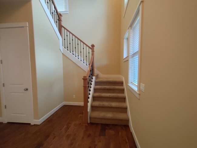 Building Photo - Stunning Renaissance Home, 5 bedroom 3 ful...