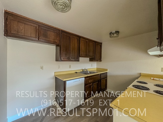 Building Photo - Cozy Citrus Heights Duplex