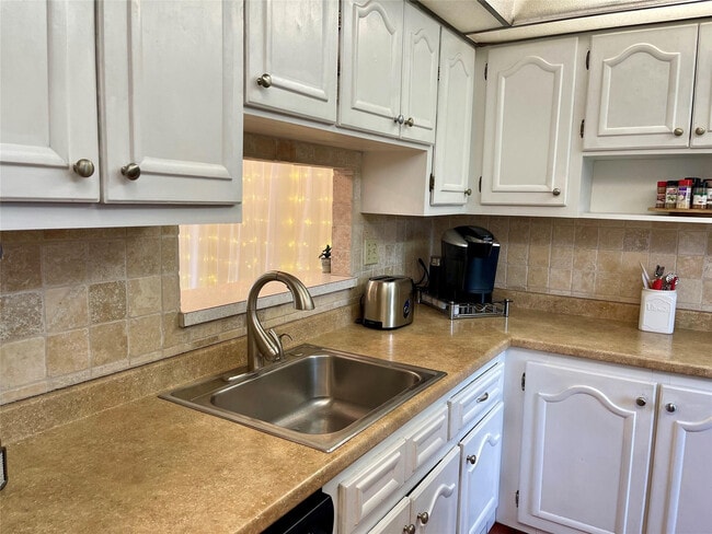 Building Photo - 5071 W Oakland Park Blvd