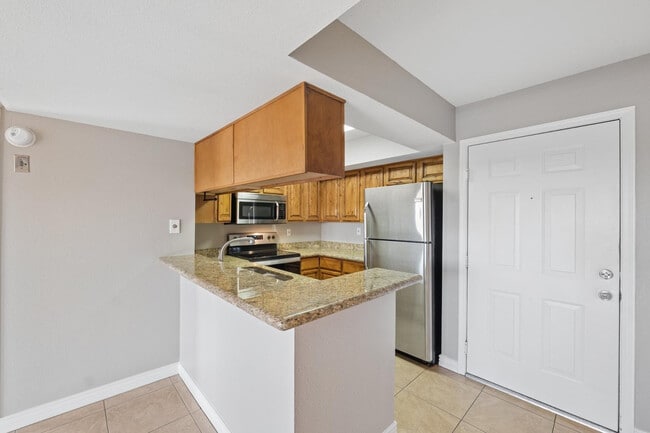 Building Photo - 540 N May