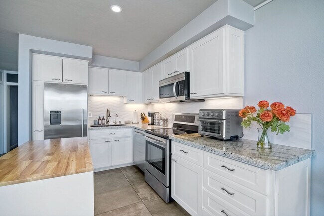 Building Photo - 190 Del Mar Shores Terrace