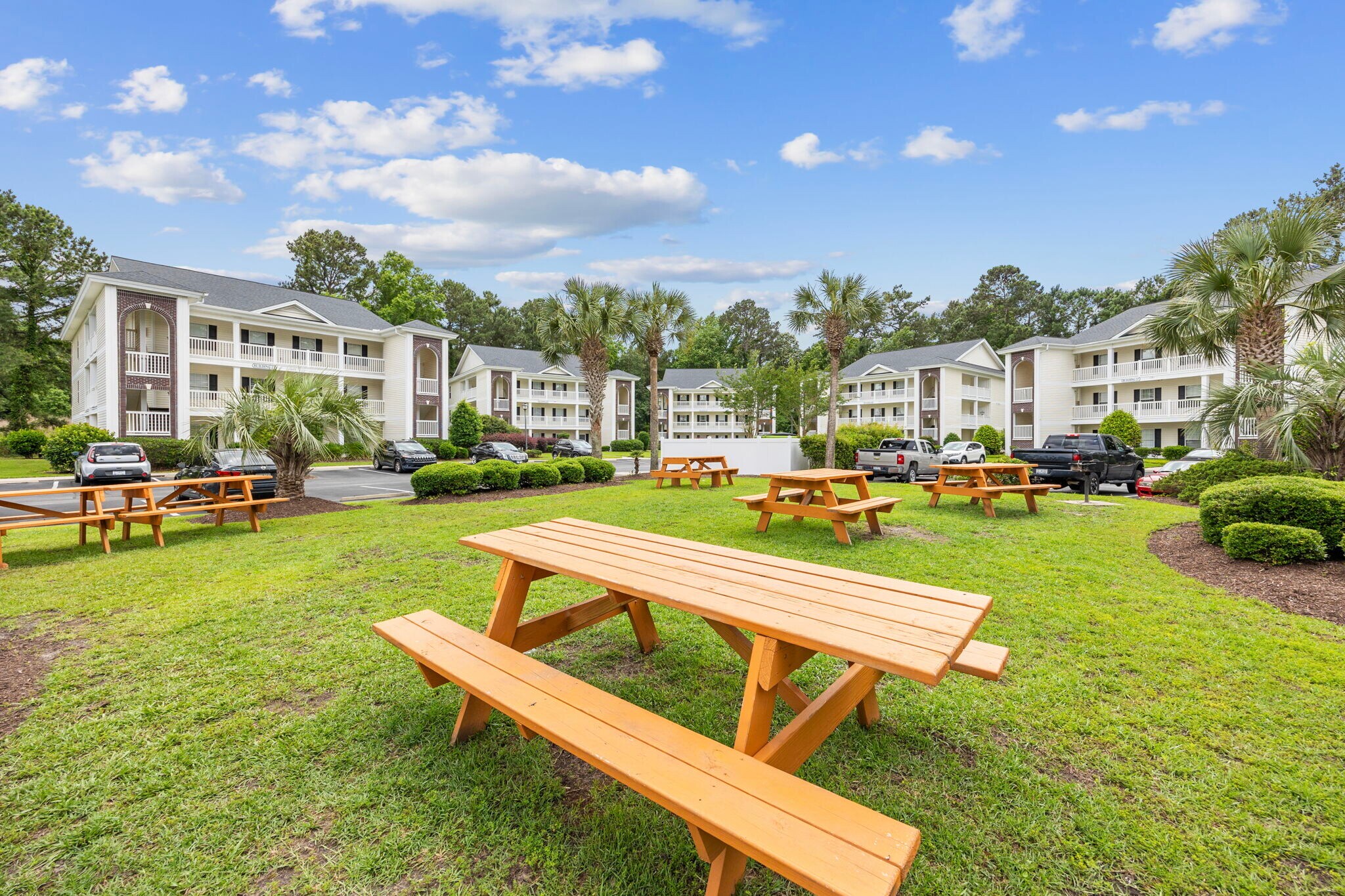 Building Photo - 1234 River Oaks Dr