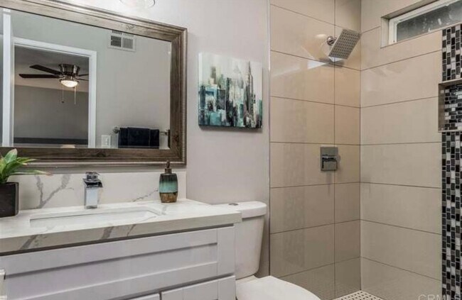 Building Photo - 3 bedrooms remodeled single level home in ...