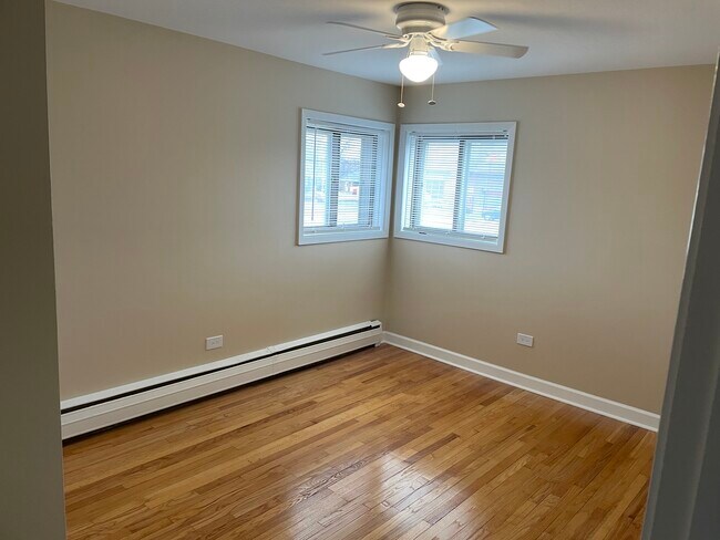 Building Photo - 1511 E Roosevelt Rd