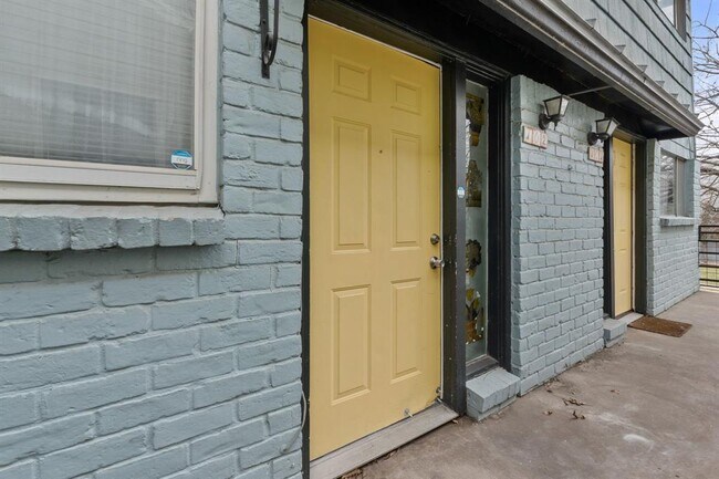 Building Photo - 2413 Leon St