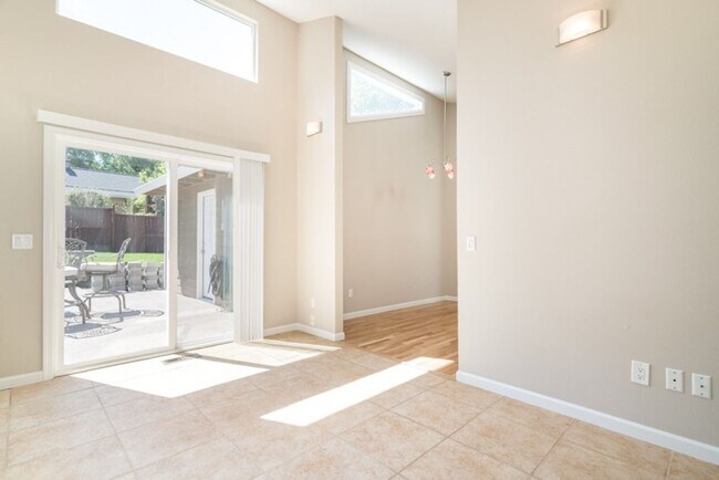 Building Photo - Charming Home in SW Portland