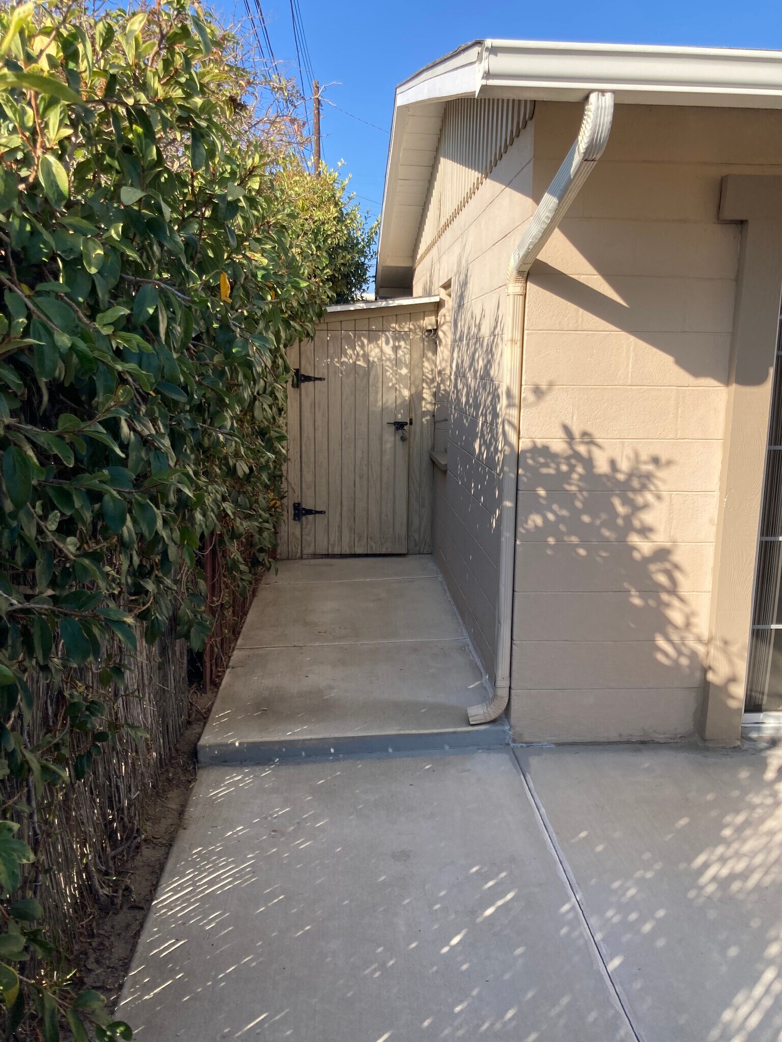 Building Photo - 1278 E Collins St