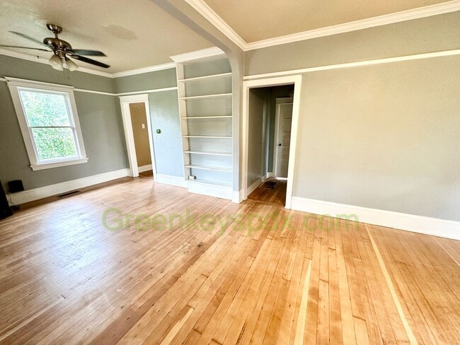 Building Photo - 2-Bedroom House with Fully Fenced Backyard...