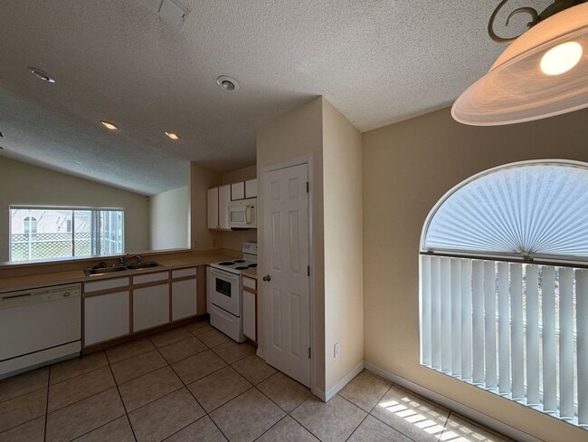 Building Photo - Private pool Single Family House 3 Beds 2 Baths, Resort Style Community. Easy access to Champions...