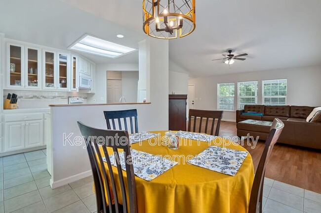 Building Photo - 5456 Oak Leaf Cir