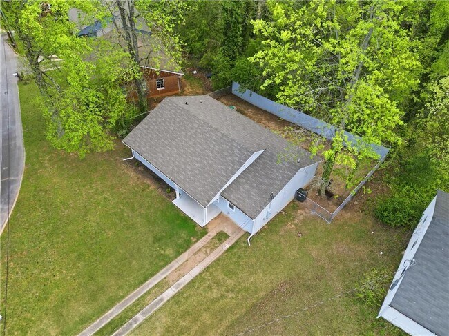 Building Photo - 1735 Carter Cir