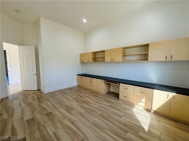 Building Photo - 2025 Grouse St