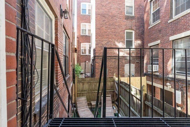 Building Photo - 62 W Cedar St