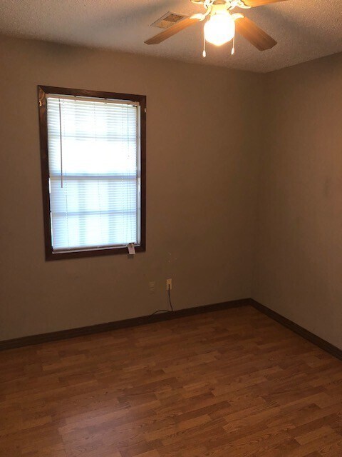 Building Photo - Renovated 3 Bedroom 2 Bath home with Bonus...