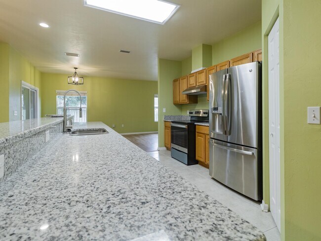 Building Photo - 8436 SW 77th Ave