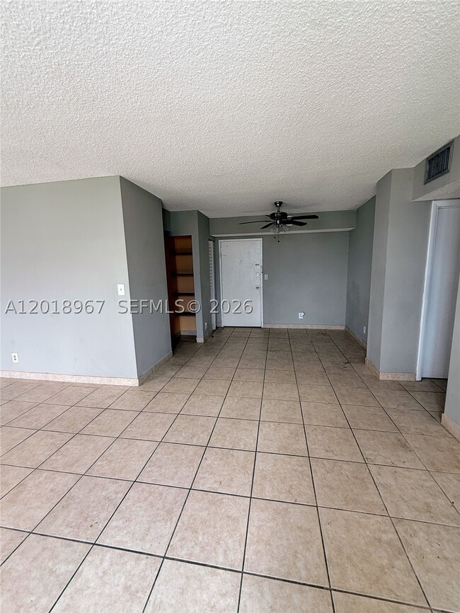 Building Photo - 2025 NE 164th St
