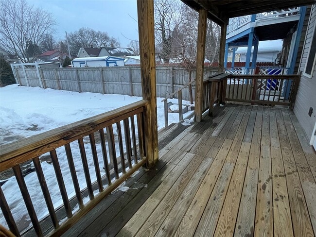 Building Photo - 817 W 2nd St