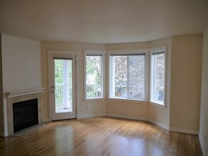 Building Photo - Lovely Lake City 3 Bed Townhome