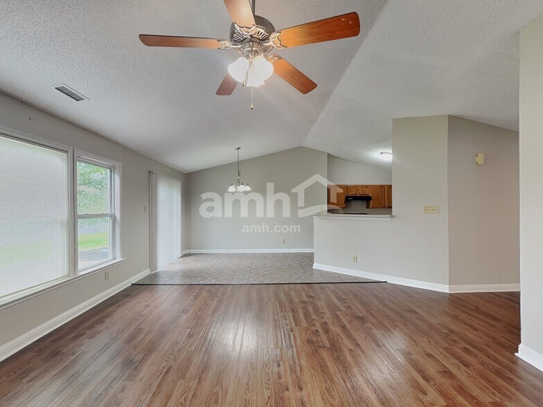 Building Photo - 10127 Yosemite Ln