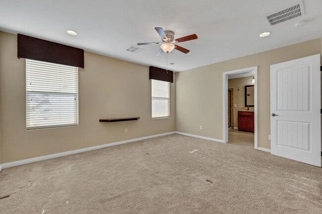 Building Photo - Southern Highlands: Spacious 4-Bedroom Home in a Gated Community with Upstairs Loft, Private Back...