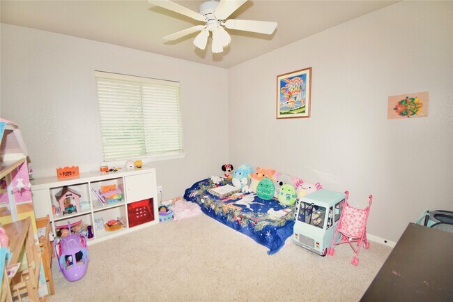 Building Photo - 10403 Village Lake Dr