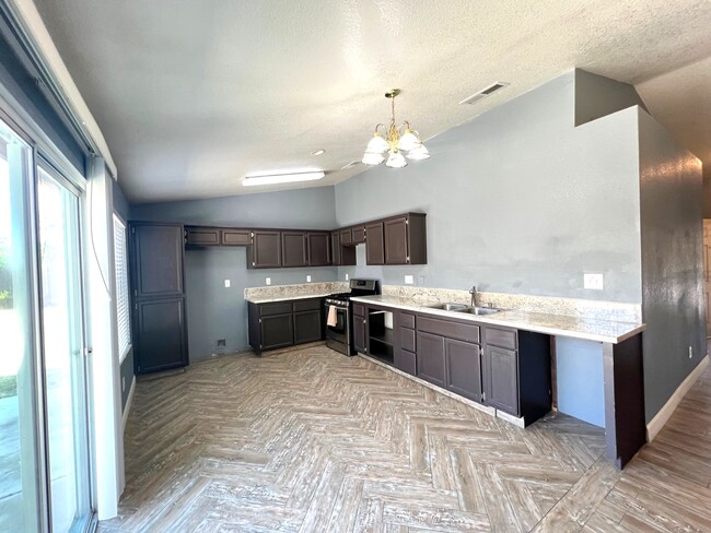 Building Photo - 308 Lake Valley Dr