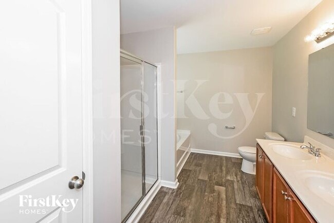 Building Photo - 608 Hunley St