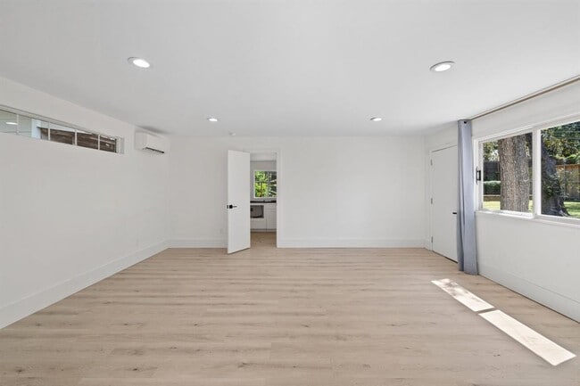 Building Photo - 1804 Northwood Rd