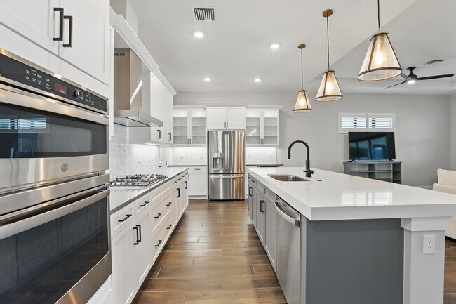 Building Photo - 5366 Santa Rosa Ln