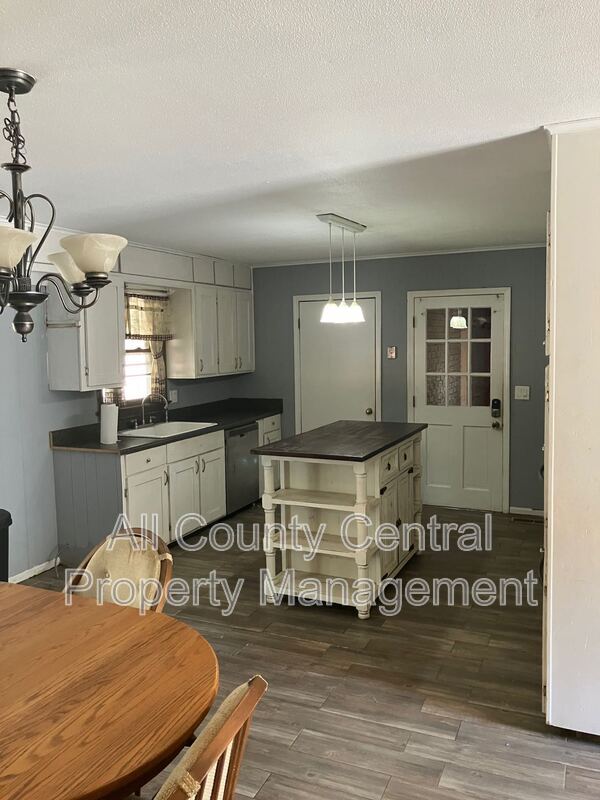 Building Photo - 13070 Broadway Dr