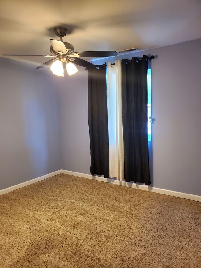 Building Photo - 5 Bed /3 Bath Home in Spanaway