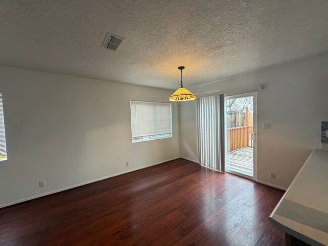 Building Photo - 3 Bedroom Home Near Unser Blvd NW & McMahon Blvd NW!