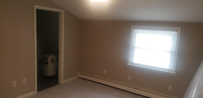 Building Photo - 4215 Valley Rd