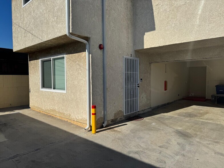 Building Photo - 1243 W 164th St