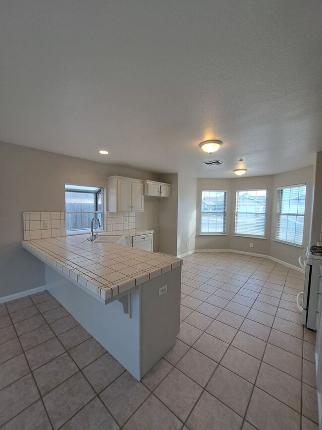 Building Photo - Move-In Special: First Month Free—Don’t Mi...