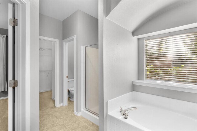 Building Photo - 2800 Mission Tejas Dr
