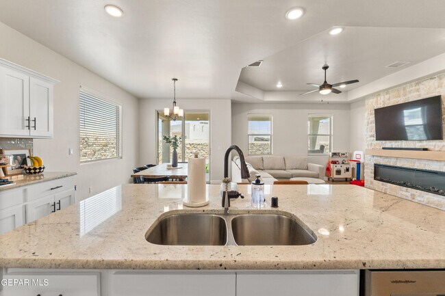 Building Photo - 828 Paseo Solar Dr