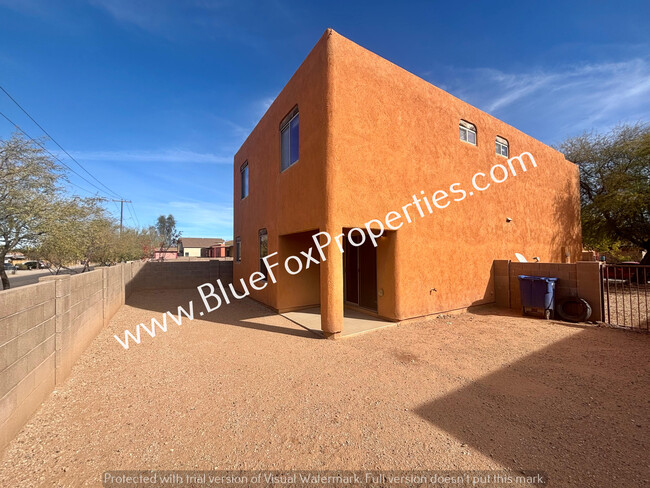 Building Photo - 3 Bedroom, 2.5 Bath Home in South Tucson