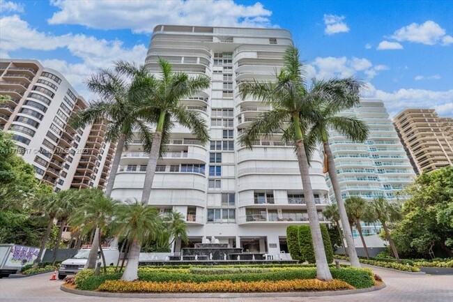 Building Photo - 10155 Collins Ave