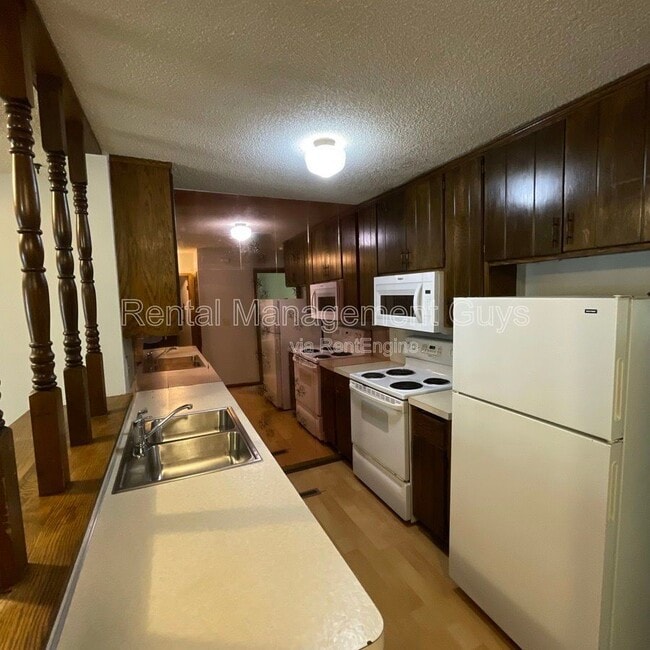 Building Photo - 8693 Maplebrook Pkwy N