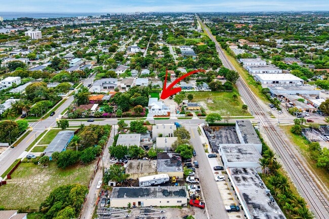 Building Photo - 202 SE 4th St