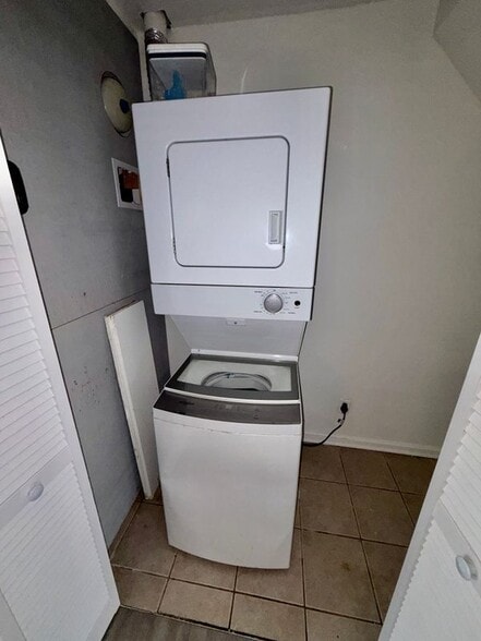 Building Photo - 2082 Lenoa Ln