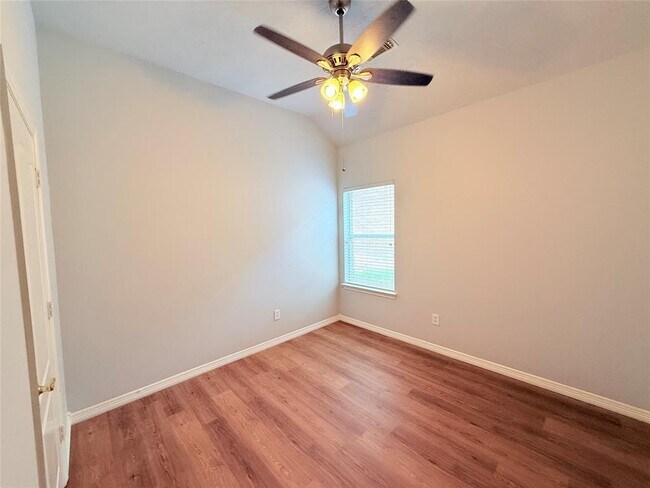 Building Photo - 2212 Highland Crossing Dr