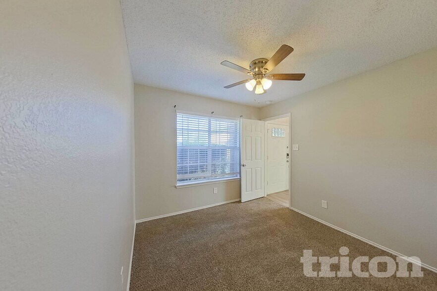 Building Photo - 805 Clover Hill Ln