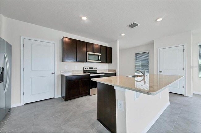 Building Photo - 3279 Hilltop Cir